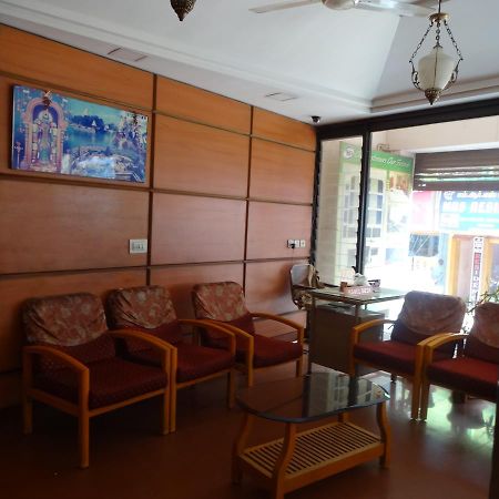 Hotel Pearls Madurai Bagian luar foto