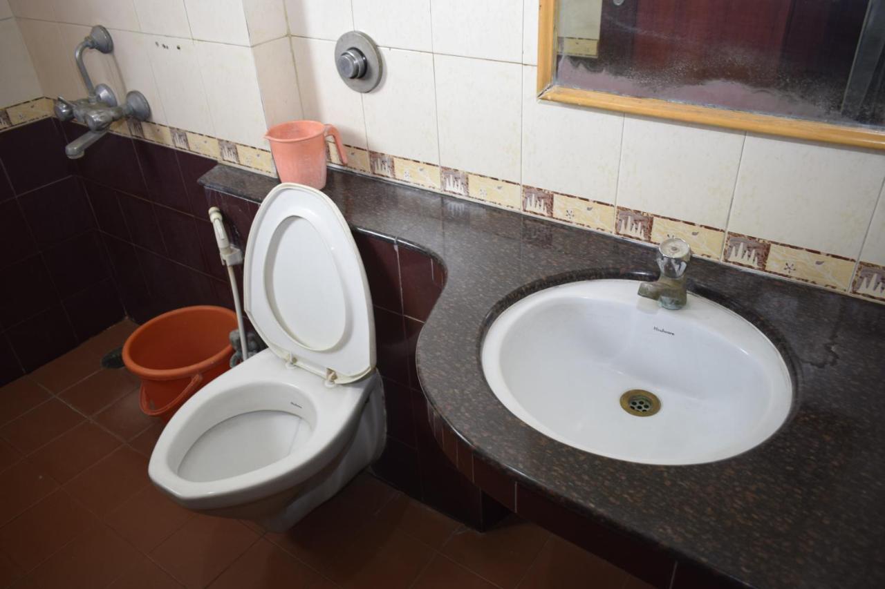 Hotel Pearls Madurai Bagian luar foto