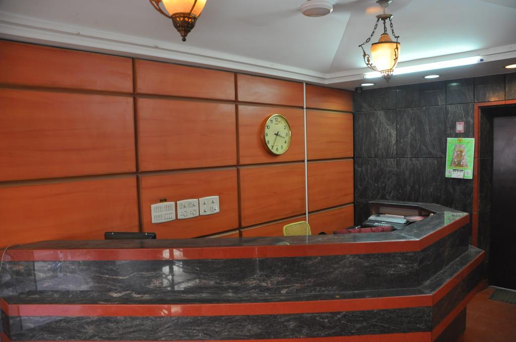 Hotel Pearls Madurai Bagian luar foto