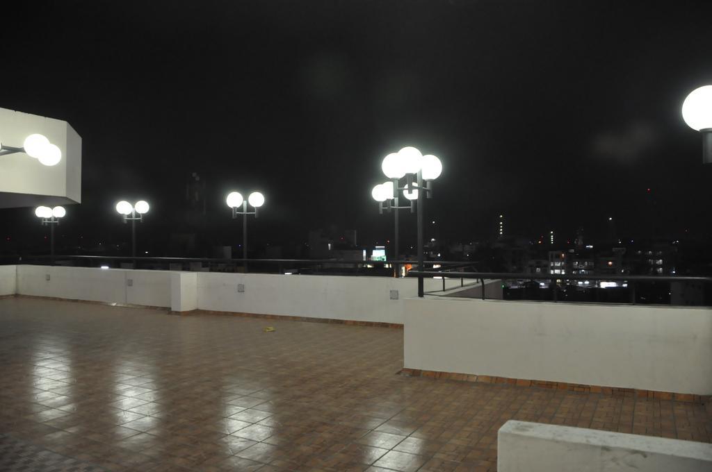 Hotel Pearls Madurai Bagian luar foto
