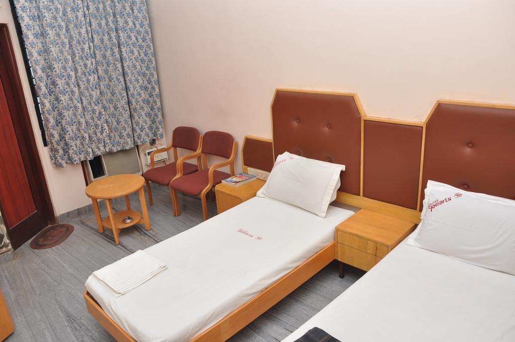 Hotel Pearls Madurai Bagian luar foto