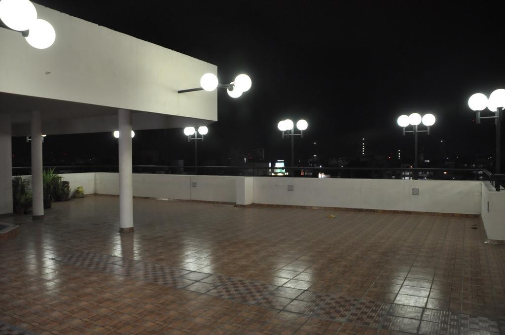 Hotel Pearls Madurai Bagian luar foto