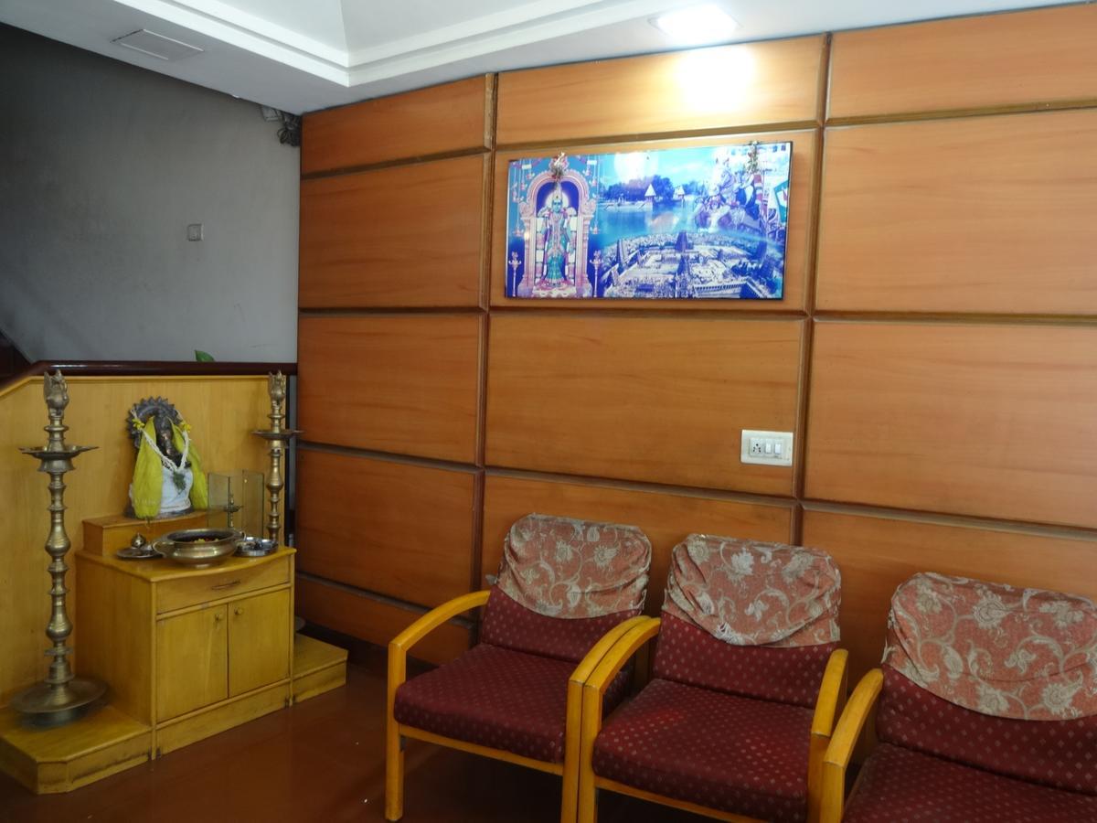 Hotel Pearls Madurai Bagian luar foto