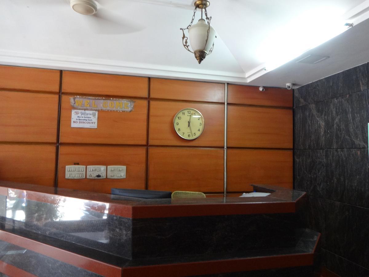 Hotel Pearls Madurai Bagian luar foto
