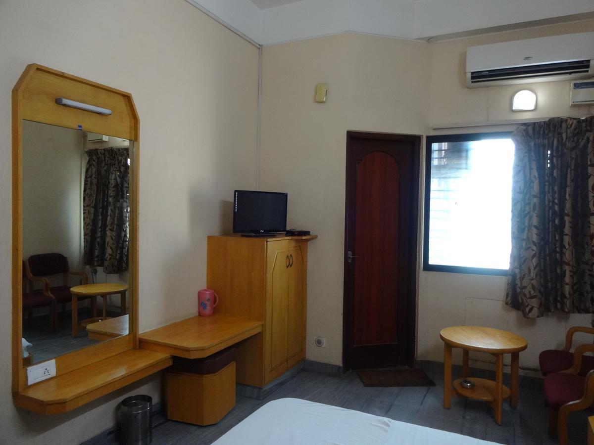 Hotel Pearls Madurai Bagian luar foto