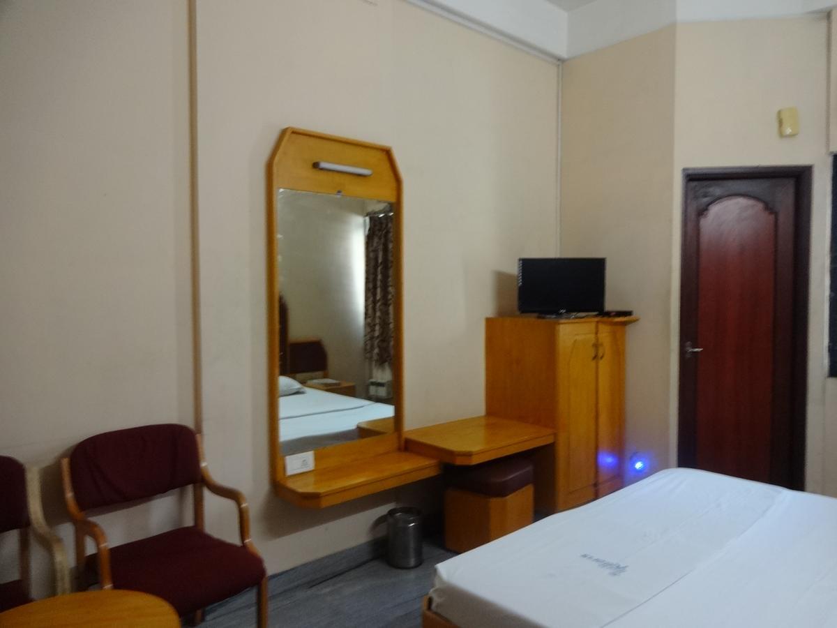 Hotel Pearls Madurai Bagian luar foto
