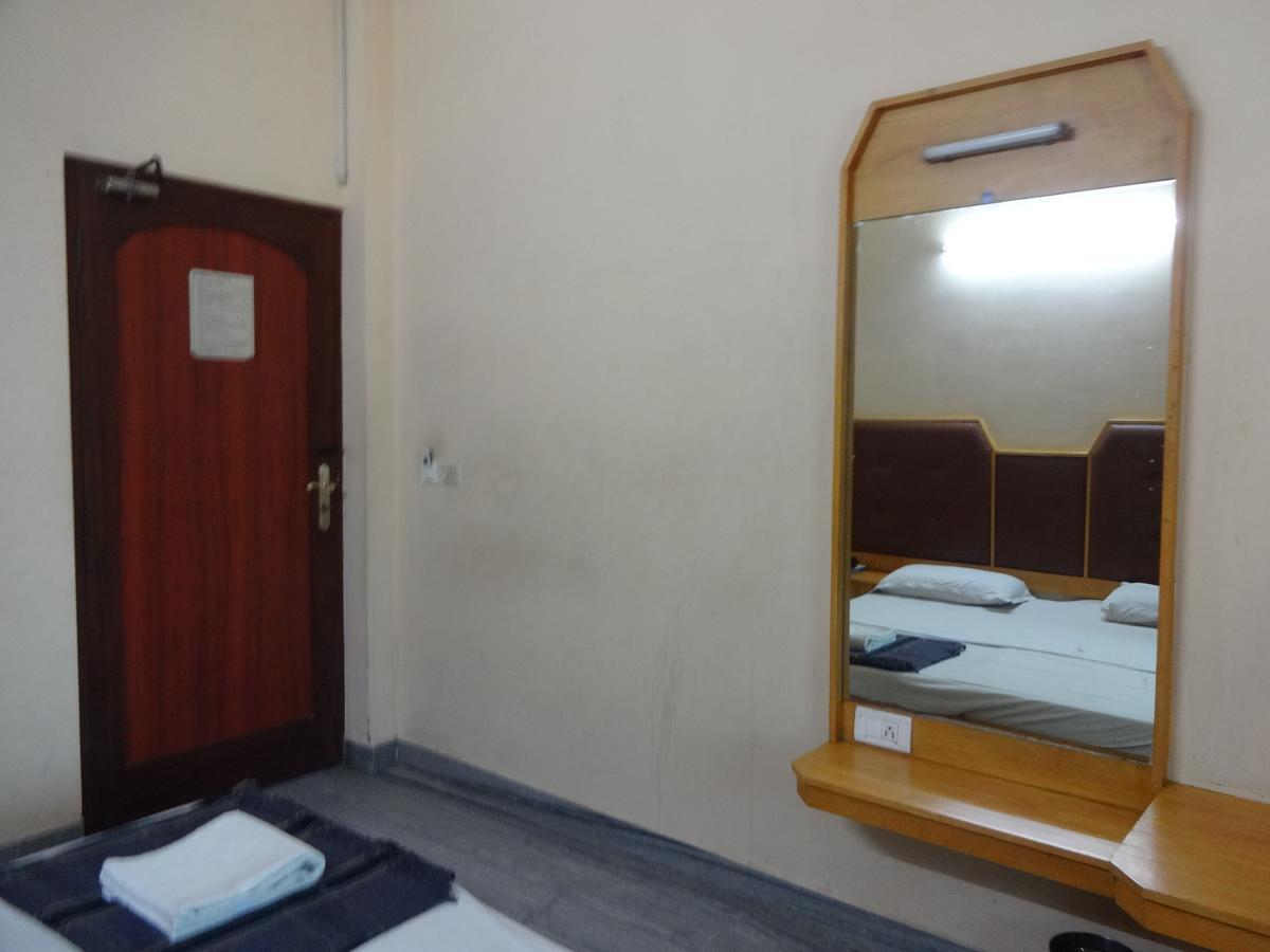 Hotel Pearls Madurai Bagian luar foto